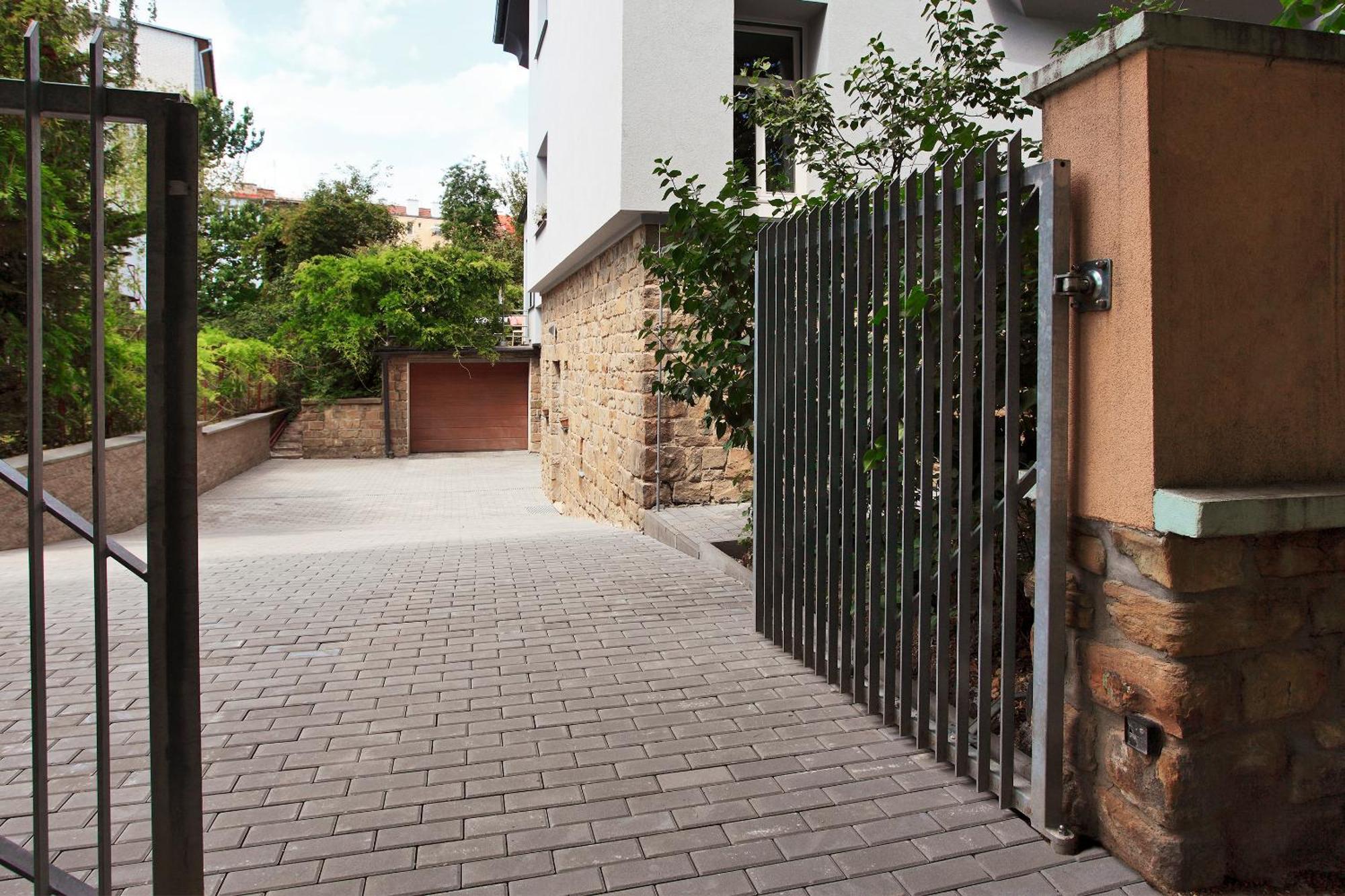 Villa Z - Apartment With Private Parking Brno Esterno foto